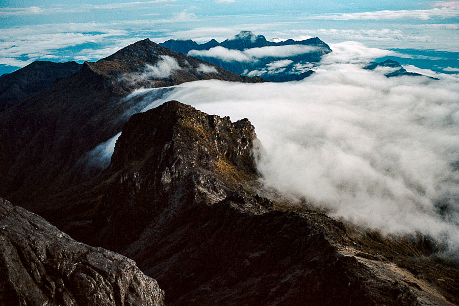 Mer de nuages au sommet du mont Wilhelm, dans les Hautes-Terres en Papouasie-Nouvelle-Guinée - Christophe MOEC