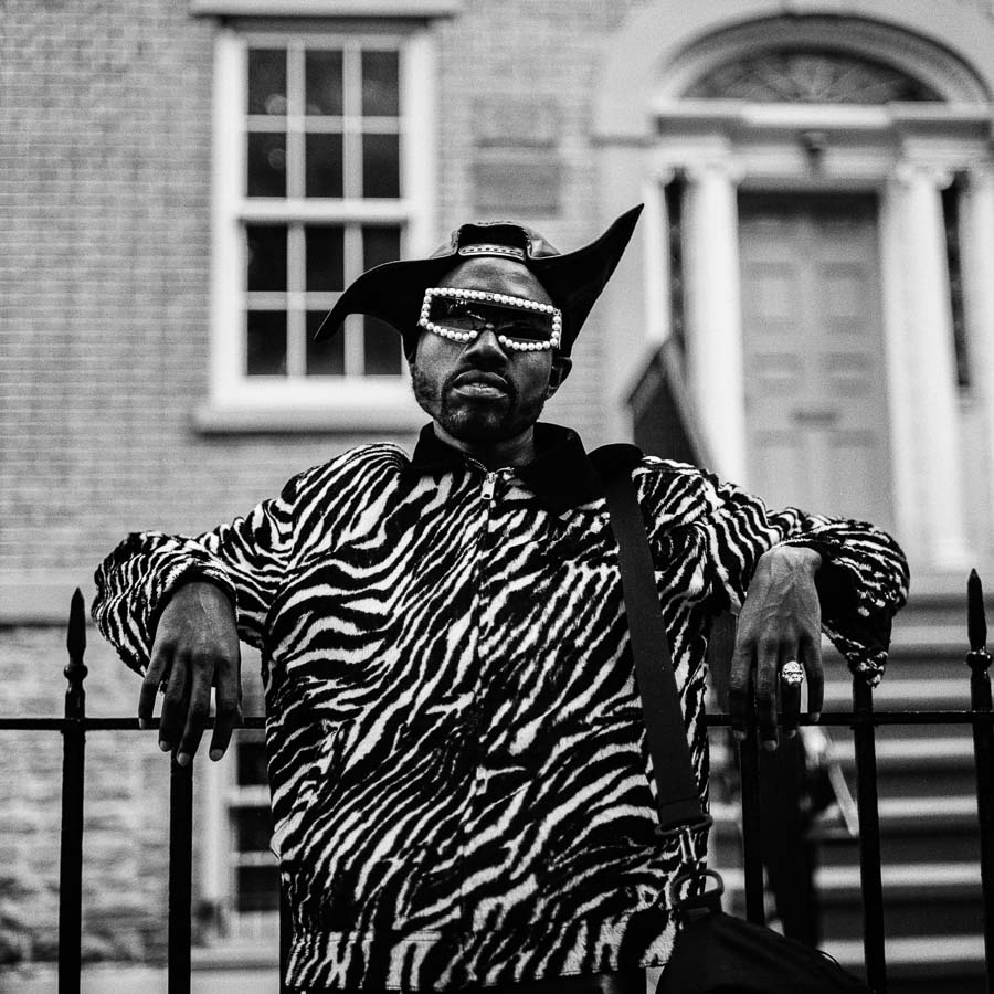 Homme au look streetwear urbain à New York - Christophe MOEC